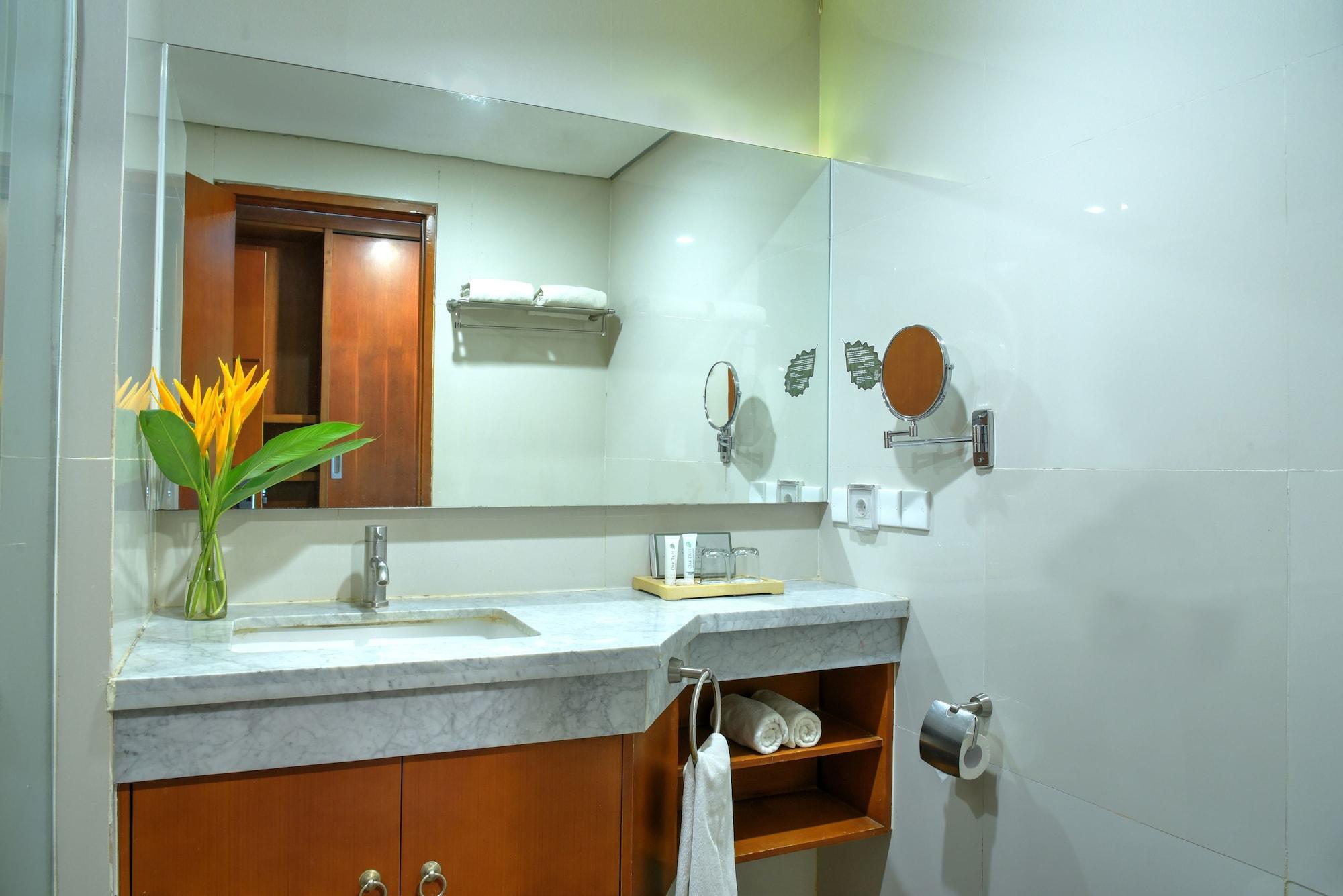 Oak Tree Emerald & Coventions 4* Semarang