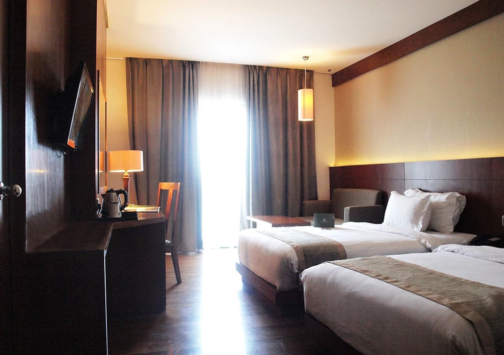 Hotel Oak Tree Emerald & Coventions 4*