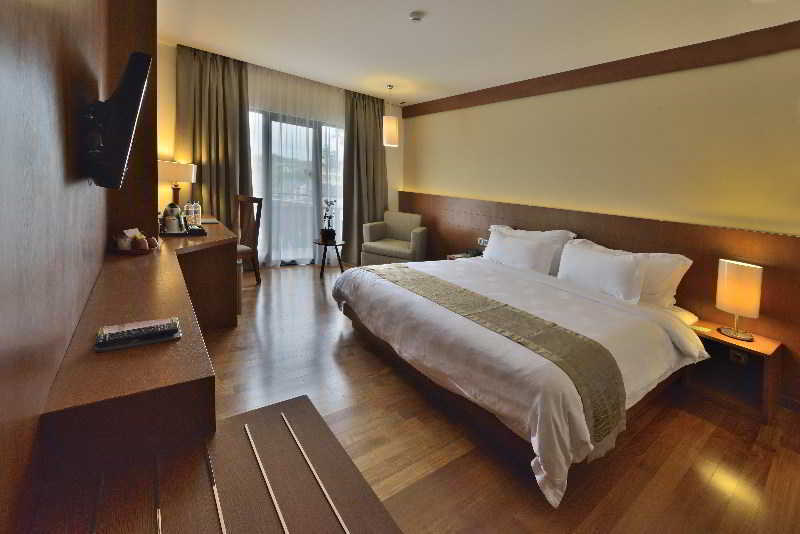 Oak Tree Emerald & Coventions Hotel 4*