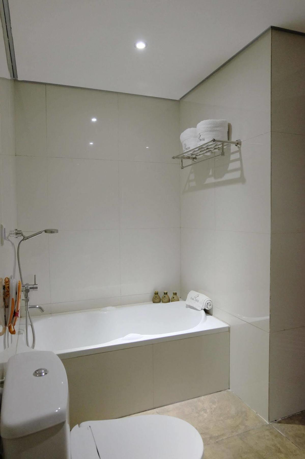 Oak Tree Emerald & Coventions 4* Semarang
